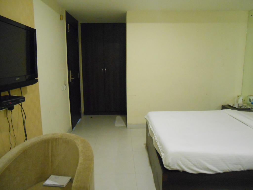 Kings Crown Vip Road Hotell Kolkata Rom bilde